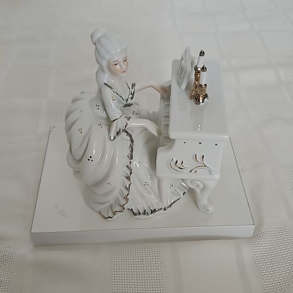 Ceramic Lady Playing Piano Musical Figurine White - Picture 1 of 16